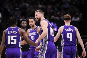 爱游戏娱乐平台 -密尔沃基雄鹿队官网